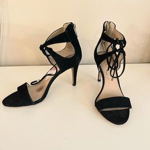 NEW Vince Camuto Cally Black Suede Lace-Up Strappy Heels Sandals sz 8